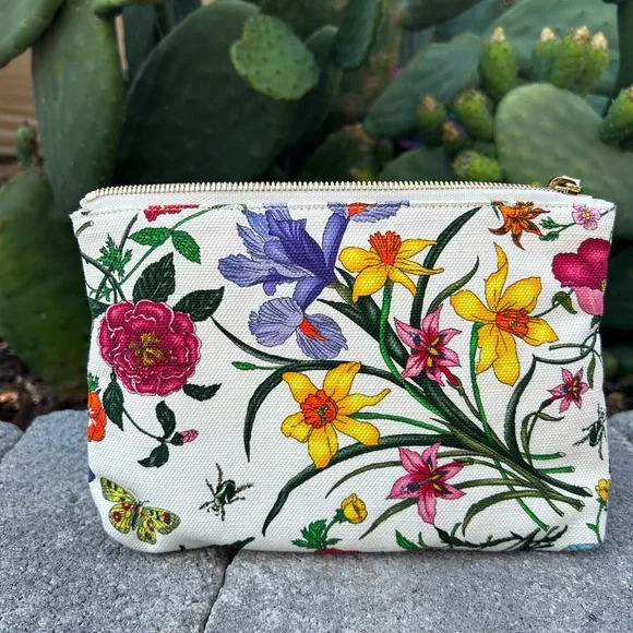 Gucci Traforata Flap Crossbody Bag - Picture 7 of 10